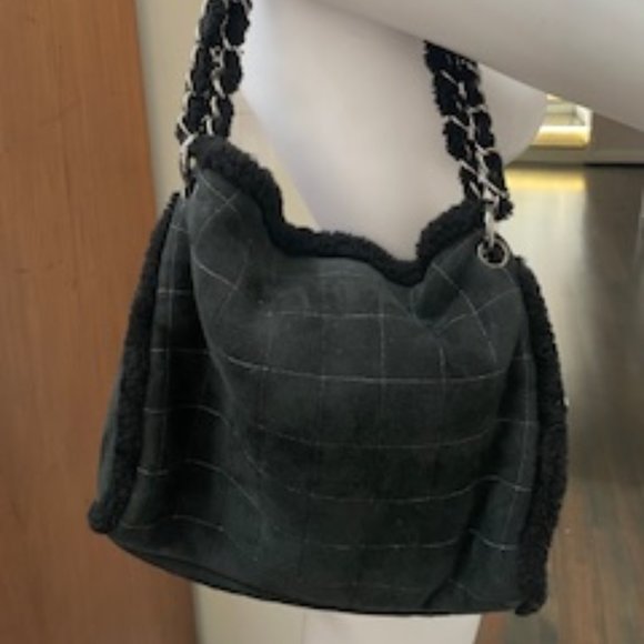 Chanel Embroidered CC Chain Tote Black Quilted Suede and Shearling - Picture 2 of 7